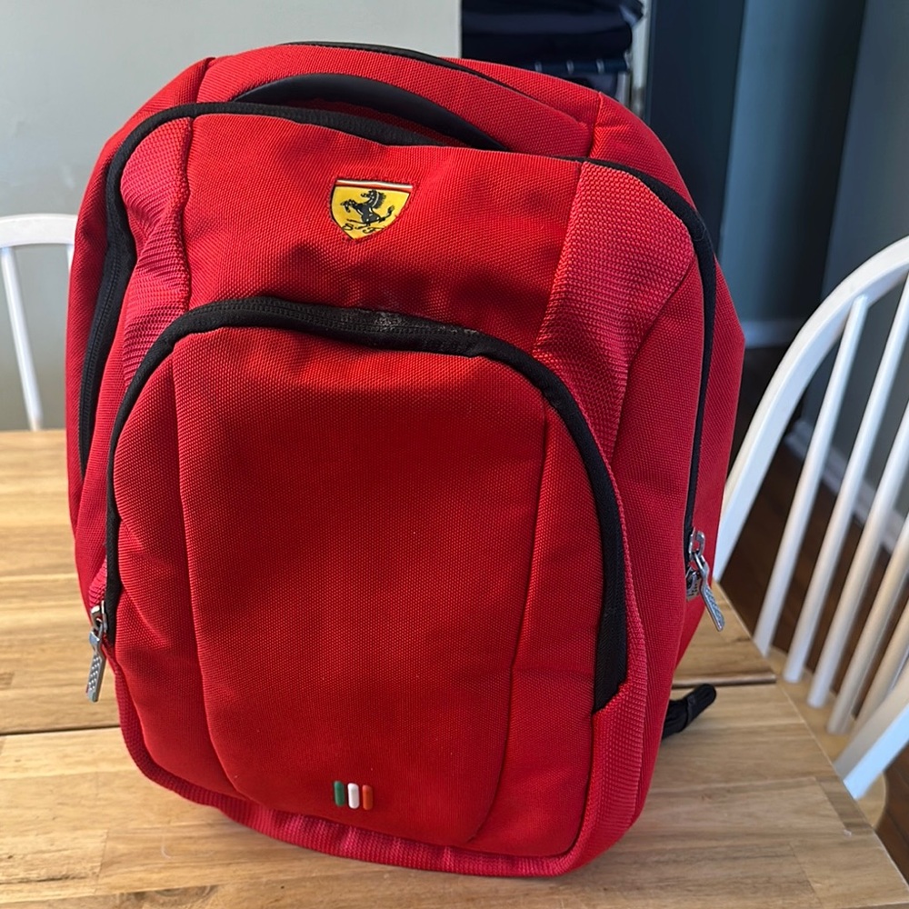 FERRARI ⭐️ BACKPACK - Picture 2 of 9